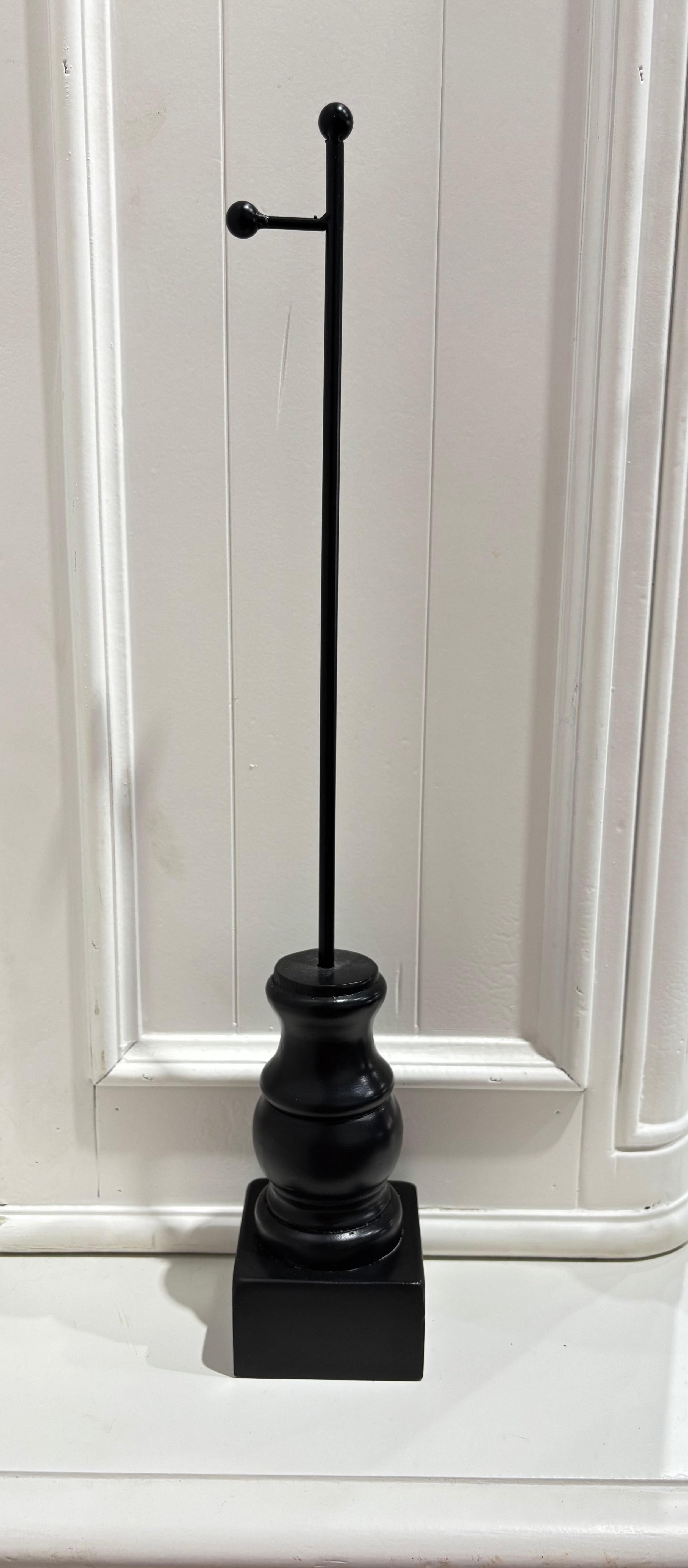 The RoundTop Collection Mini Gallery Stand