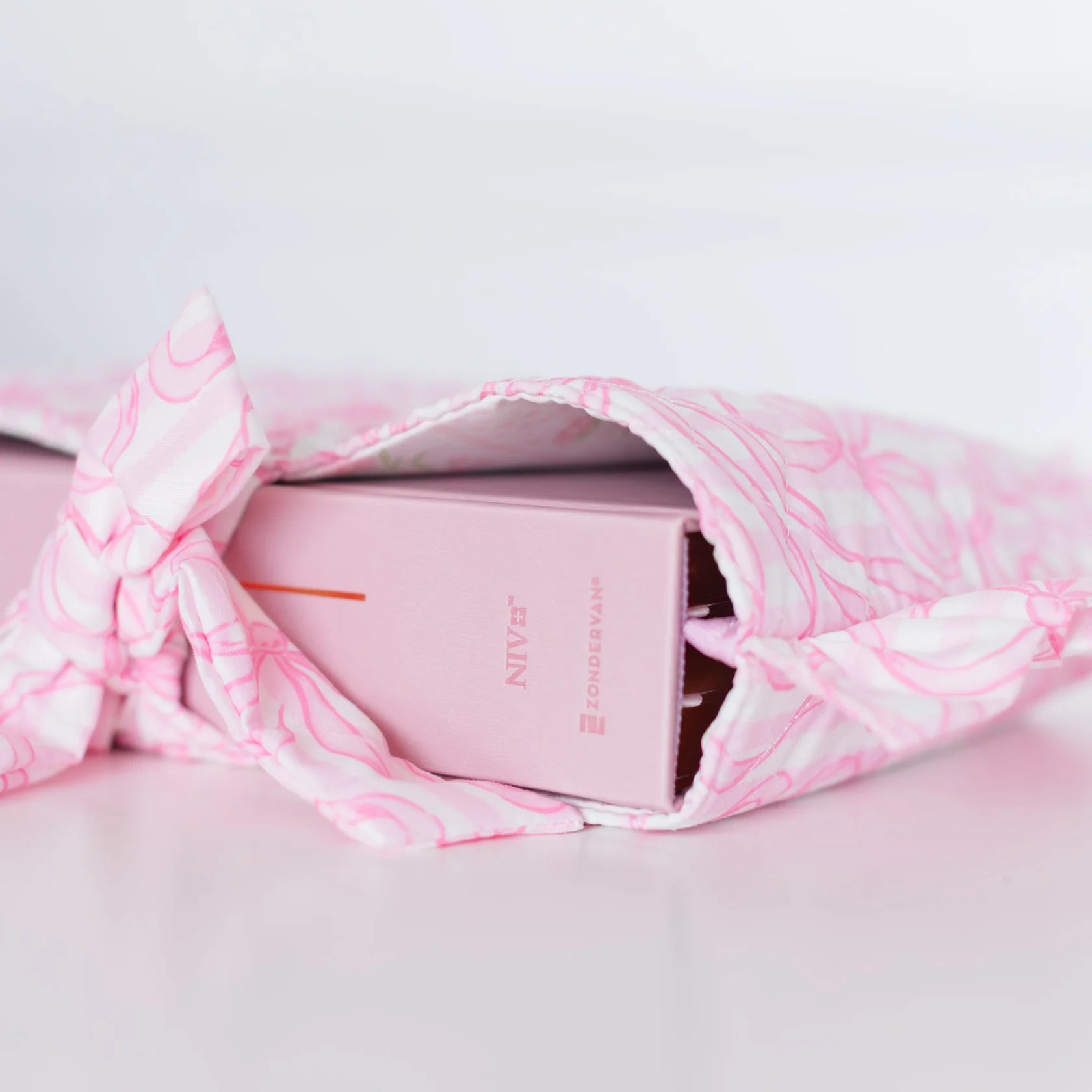 Quilted Bow Bible Sleeve