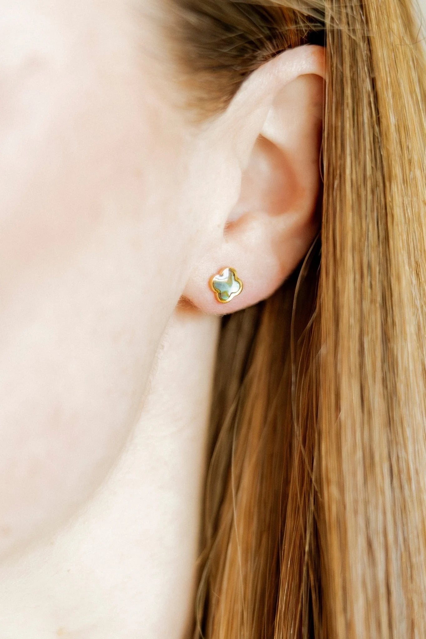 Linny Co Midnight Clover Screwback Earrings