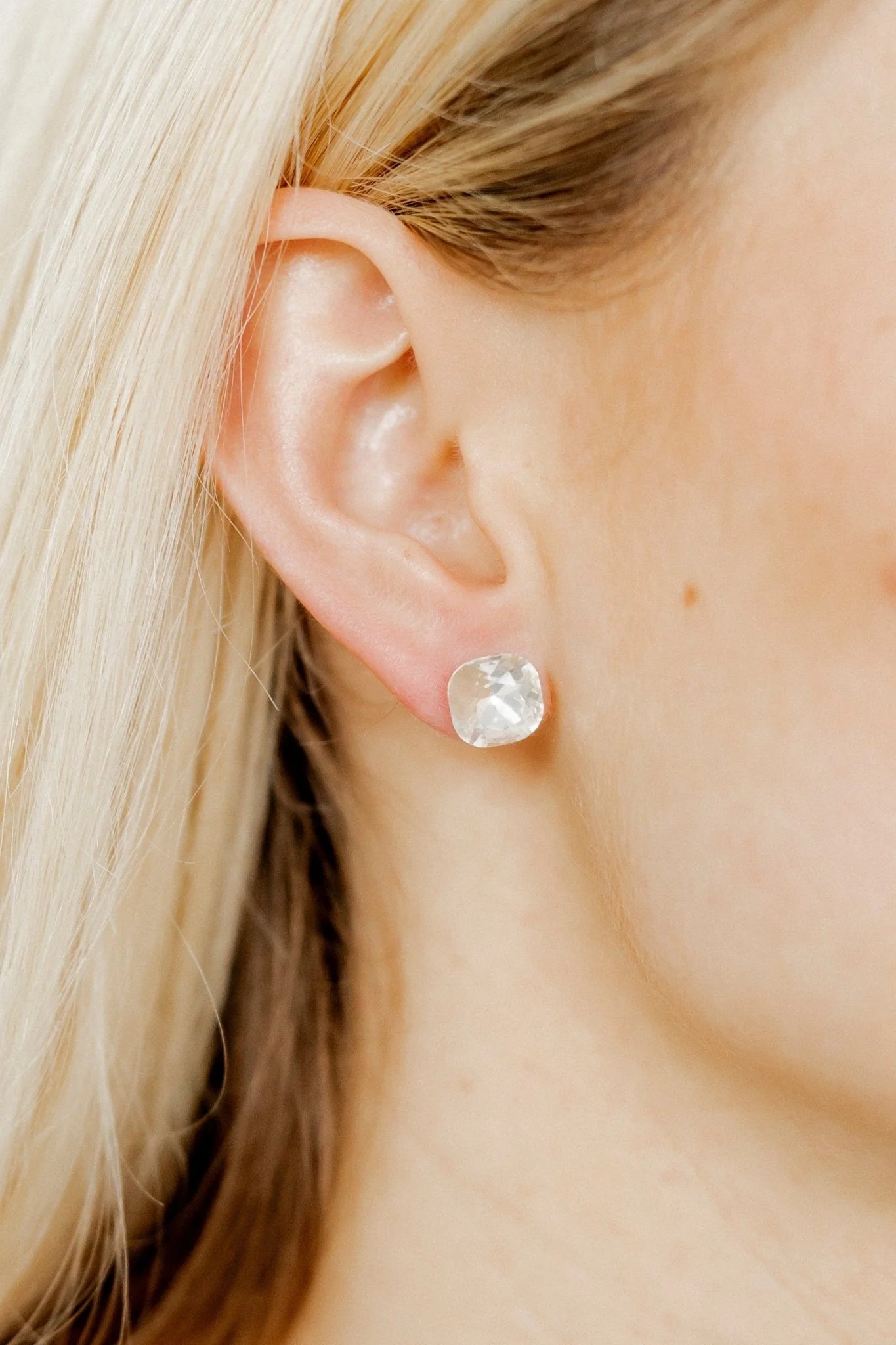 Linny Co Kit Clear Earrings