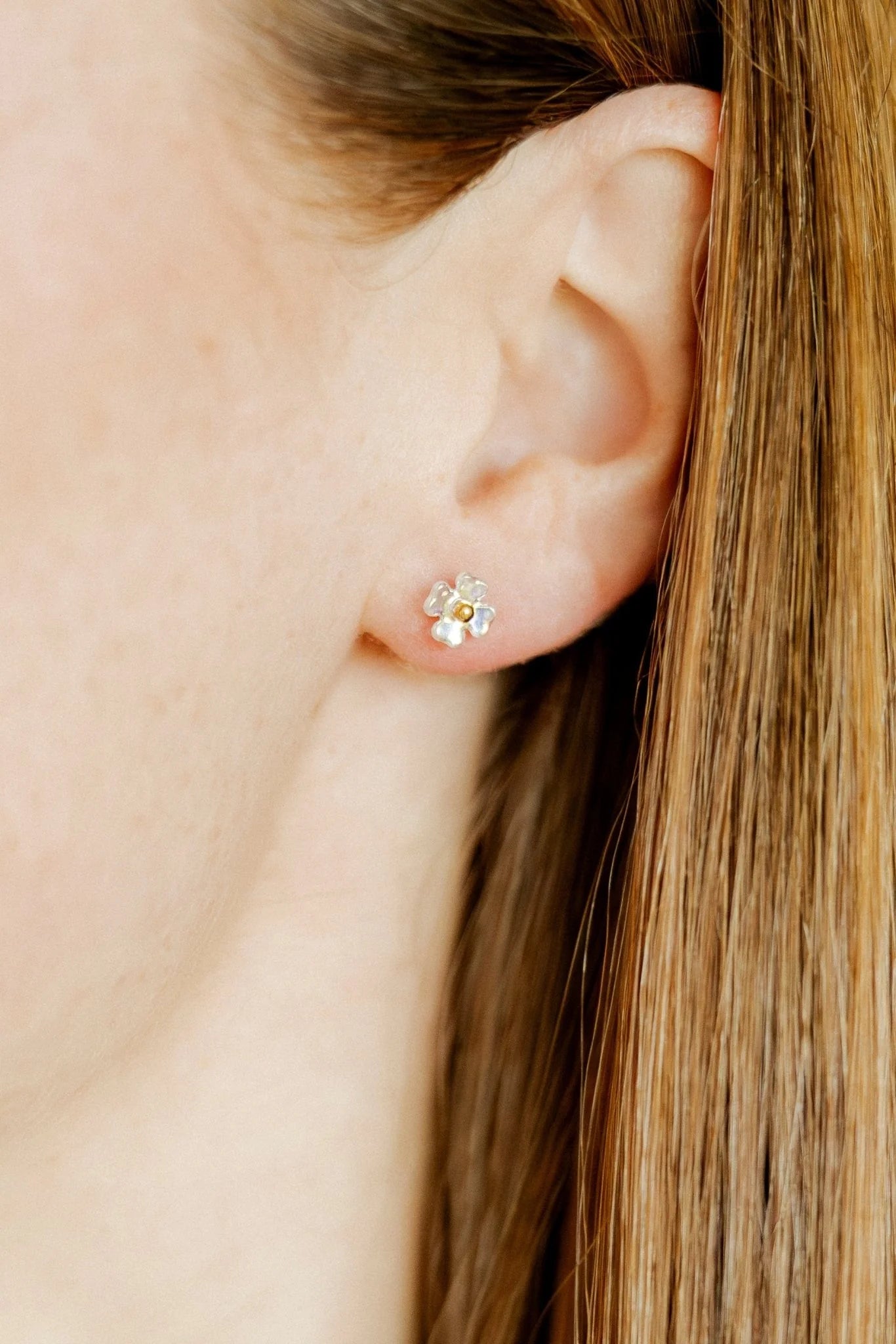 Linny Co Screwback Sloane Earrings
